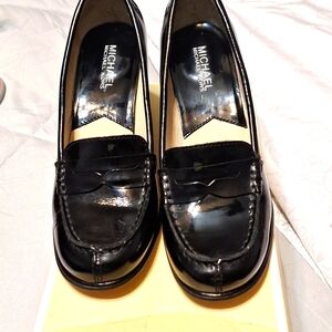 Michael Kors loafer size 6
